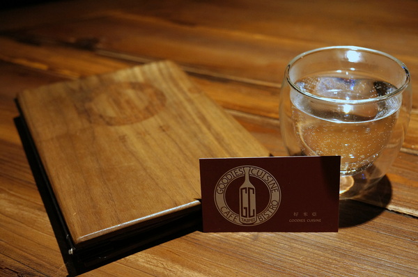 好米亞義法餐酒館:(胖樺食記)台北東區餐點一流環境滿分「好米亞義法餐酒館」。精緻細膩排餐配上各式酒類微醺宜人。