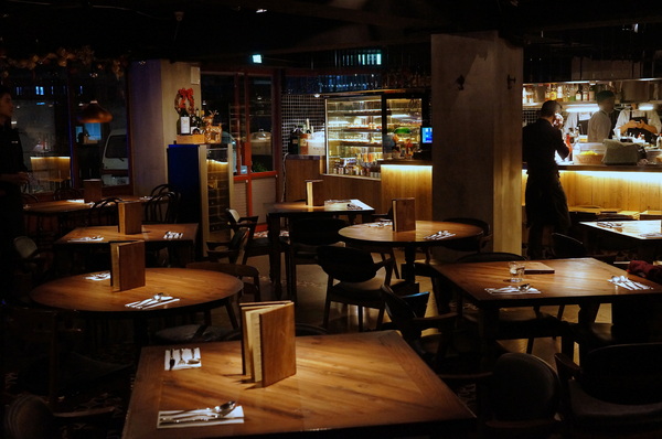 好米亞義法餐酒館:(胖樺食記)台北東區餐點一流環境滿分「好米亞義法餐酒館」。精緻細膩排餐配上各式酒類微醺宜人。