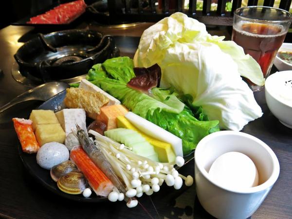 輕井澤鍋物(公益路旗艦店)：【台中】平價又大氣的火鍋旗艦店 — 輕井澤