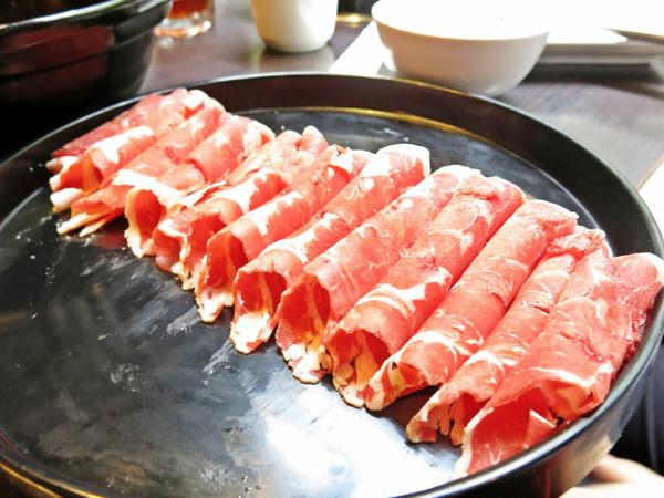 輕井澤鍋物(公益路旗艦店)：【台中】平價又大氣的火鍋旗艦店 — 輕井澤