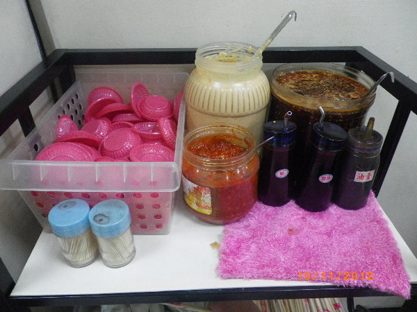 簡師傅麻辣臭豆腐：中壢夜市發燒星[簡師傅麻辣臭豆腐]˙[十全土虱湯藥燉排骨]