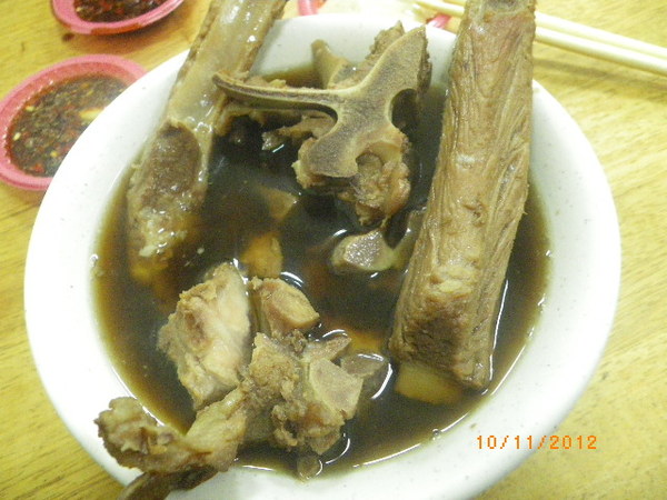 簡師傅麻辣臭豆腐：中壢夜市發燒星[簡師傅麻辣臭豆腐]˙[十全土虱湯藥燉排骨]