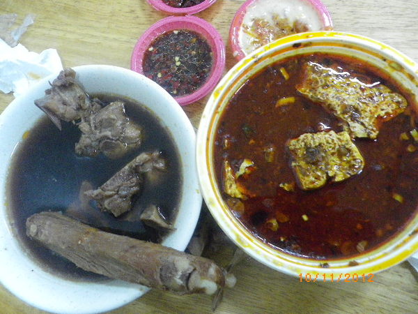 簡師傅麻辣臭豆腐：中壢夜市發燒星[簡師傅麻辣臭豆腐]˙[十全土虱湯藥燉排骨]