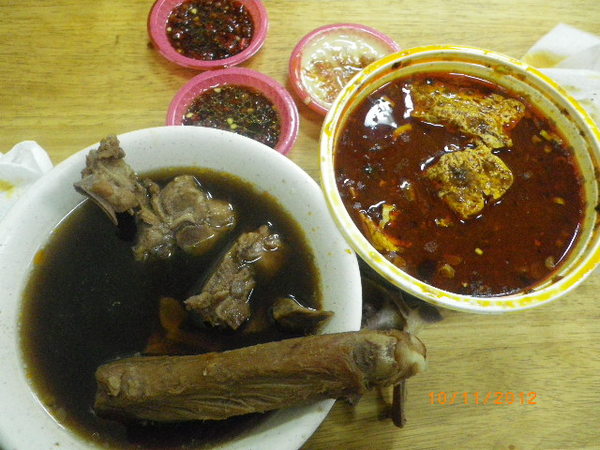 簡師傅麻辣臭豆腐：中壢夜市發燒星[簡師傅麻辣臭豆腐]˙[十全土虱湯藥燉排骨]