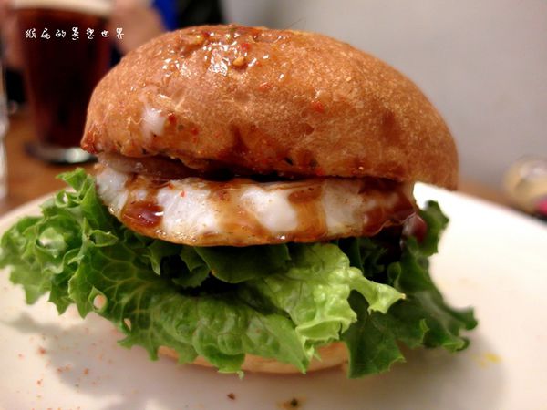 田樂For Farm BURGER:【台中】超人氣排隊美食!老房子裡的漢堡!田樂一店For Farm Burger(102巷店)!