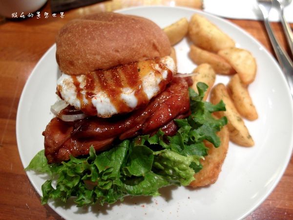 田樂For Farm BURGER:【台中】超人氣排隊美食!老房子裡的漢堡!田樂一店For Farm Burger(102巷店)!