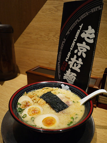 屯京拉麵:每次想吃都要排隊的東區屯京拉麵