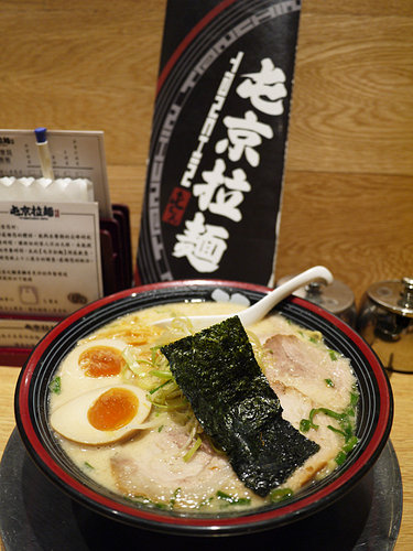 屯京拉麵:每次想吃都要排隊的東區屯京拉麵