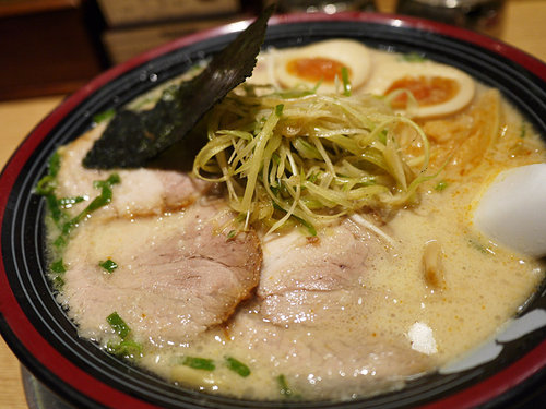 屯京拉麵:每次想吃都要排隊的東區屯京拉麵