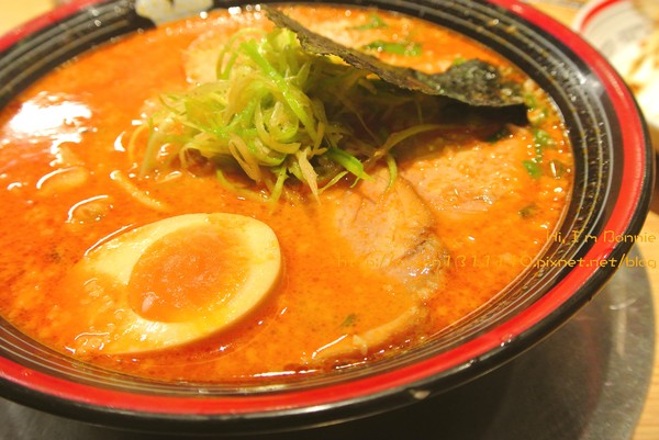 屯京拉麵：[美食]台北♥來自日本溫順辣感的麻辣豚骨叉燒拉麵♥屯京拉麵