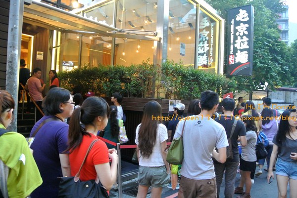 屯京拉麵：[美食]台北♥來自日本溫順辣感的麻辣豚骨叉燒拉麵♥屯京拉麵