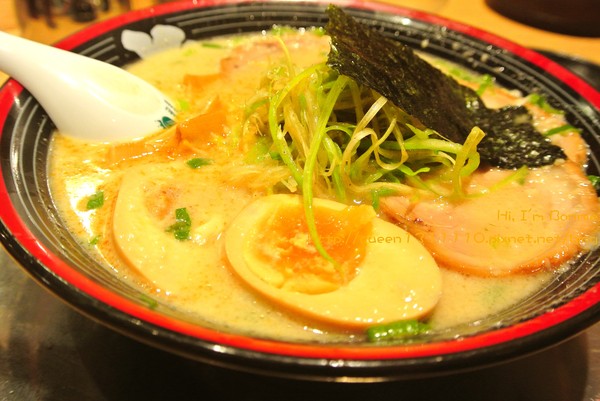 屯京拉麵：[美食]台北♥來自日本溫順辣感的麻辣豚骨叉燒拉麵♥屯京拉麵