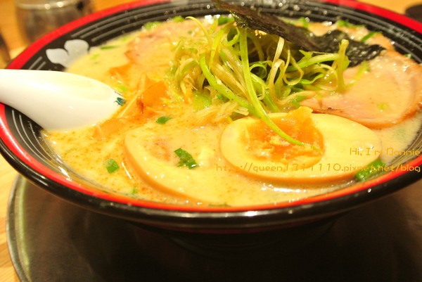 屯京拉麵：[美食]台北♥來自日本溫順辣感的麻辣豚骨叉燒拉麵♥屯京拉麵