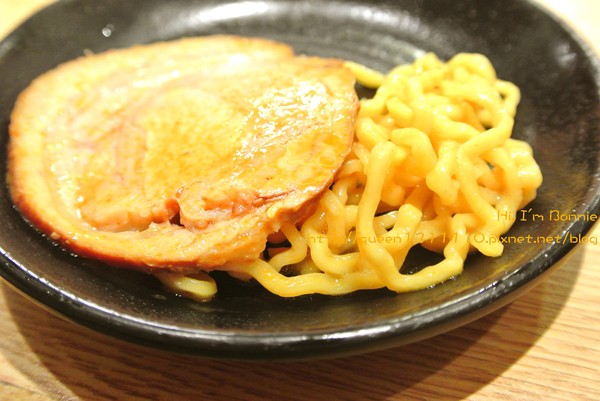 屯京拉麵：[美食]台北♥來自日本溫順辣感的麻辣豚骨叉燒拉麵♥屯京拉麵