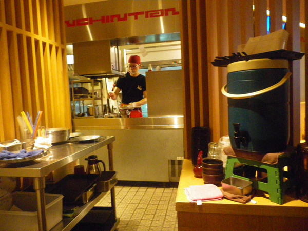 屯京拉麵:捷運敦化站美食【屯京拉麵】排隊人潮不斷