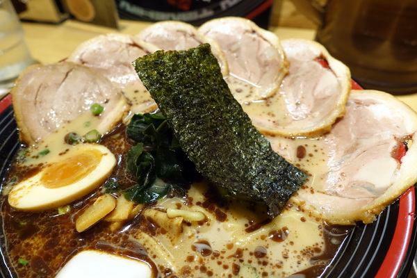 屯京拉麵:(胖樺食記)捷運忠孝敦化站推薦美食「屯京拉麵」/東區排隊店/來自東京日本池袋的好滋味/不收一成服務費