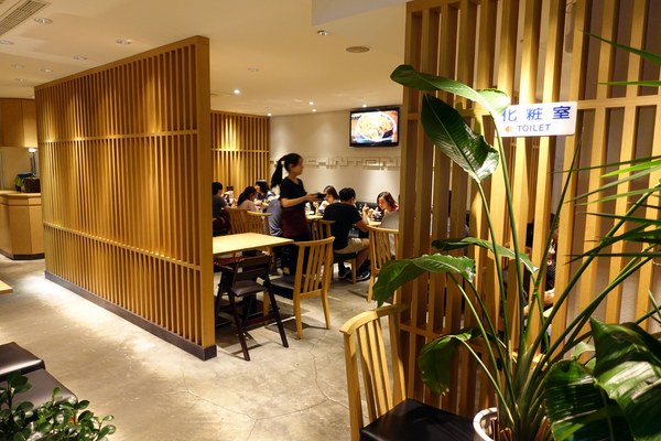 屯京拉麵:(胖樺食記)捷運忠孝敦化站推薦美食「屯京拉麵」/東區排隊店/來自東京日本池袋的好滋味/不收一成服務費