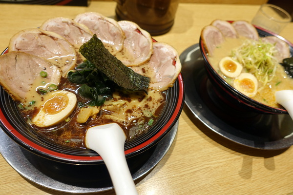屯京拉麵:(胖樺食記)捷運忠孝敦化站推薦美食「屯京拉麵」/東區排隊店/來自東京日本池袋的好滋味/不收一成服務費