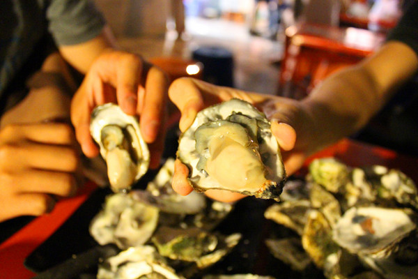 蚵男鮮蚵本舖：[台南]為甚麼蚵可以這麼甜？？？ 蚵男:真相永遠只有一個