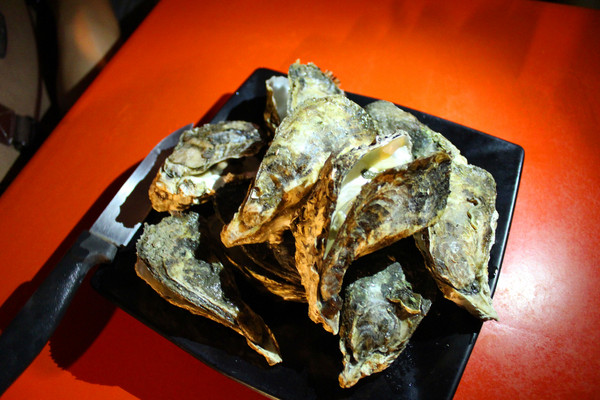 蚵男鮮蚵本舖：[台南]為甚麼蚵可以這麼甜？？？ 蚵男:真相永遠只有一個