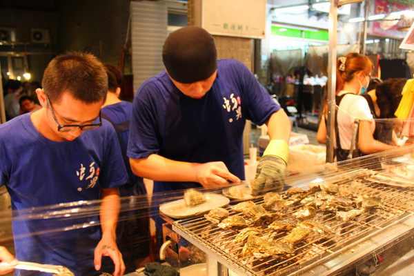 蚵男鮮蚵本舖：[台南]為甚麼蚵可以這麼甜？？？ 蚵男:真相永遠只有一個