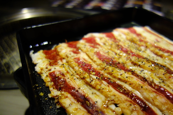 好客-音樂料理-現場LIVE演唱(市府店)：好客+音樂料理+現場LIVE演唱+帝王蟹+草蝦+火烤兩吃+吃到飽+東區+市政府捷運站+莫凡彼+戰斧牛排+牛五花+清檸雞腿排+麻吉+忠孝東路+基隆路