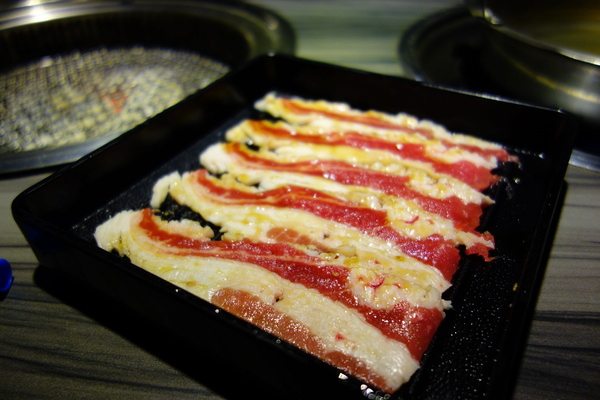 好客-音樂料理-現場LIVE演唱(市府店)：好客+音樂料理+現場LIVE演唱+帝王蟹+草蝦+火烤兩吃+吃到飽+東區+市政府捷運站+莫凡彼+戰斧牛排+牛五花+清檸雞腿排+麻吉+忠孝東路+基隆路