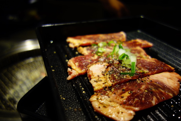 好客-音樂料理-現場LIVE演唱(市府店)：好客+音樂料理+現場LIVE演唱+帝王蟹+草蝦+火烤兩吃+吃到飽+東區+市政府捷運站+莫凡彼+戰斧牛排+牛五花+清檸雞腿排+麻吉+忠孝東路+基隆路