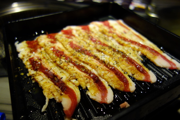 好客-音樂料理-現場LIVE演唱(市府店)：好客+音樂料理+現場LIVE演唱+帝王蟹+草蝦+火烤兩吃+吃到飽+東區+市政府捷運站+莫凡彼+戰斧牛排+牛五花+清檸雞腿排+麻吉+忠孝東路+基隆路