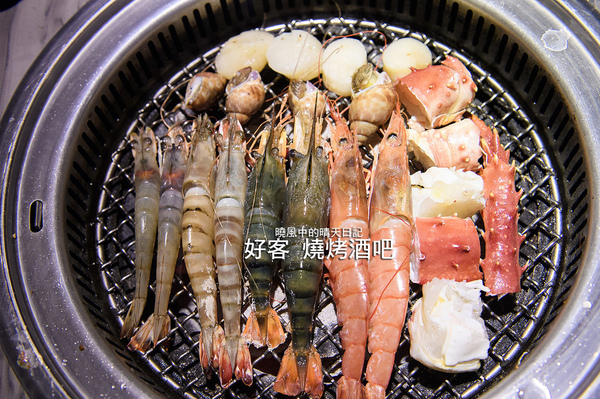 好客 音樂料理現場LIVE演唱(市府店):【邀約|好客燒烤市府店】大蝦、生蠔、干貝、戰斧牛排燒烤吃到飽 Q彈帝王蟹剔牙!! 還有LIVE演奏陪你烤!!