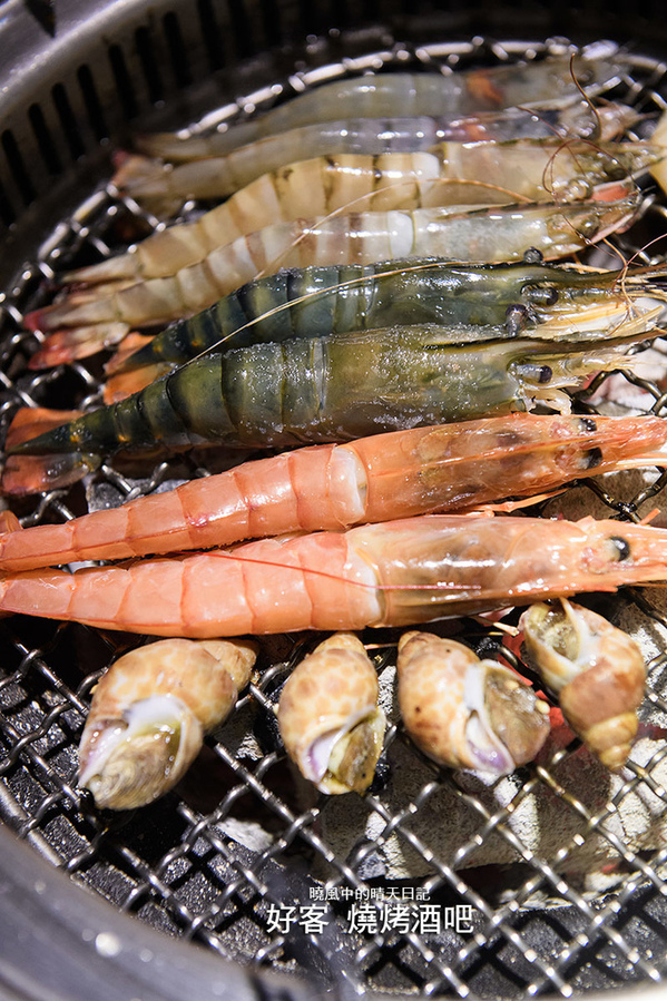 好客 音樂料理現場LIVE演唱(市府店):【邀約|好客燒烤市府店】大蝦、生蠔、干貝、戰斧牛排燒烤吃到飽 Q彈帝王蟹剔牙!! 還有LIVE演奏陪你烤!!