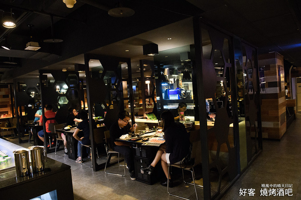 好客 音樂料理現場LIVE演唱(市府店):【邀約|好客燒烤市府店】大蝦、生蠔、干貝、戰斧牛排燒烤吃到飽 Q彈帝王蟹剔牙!! 還有LIVE演奏陪你烤!!