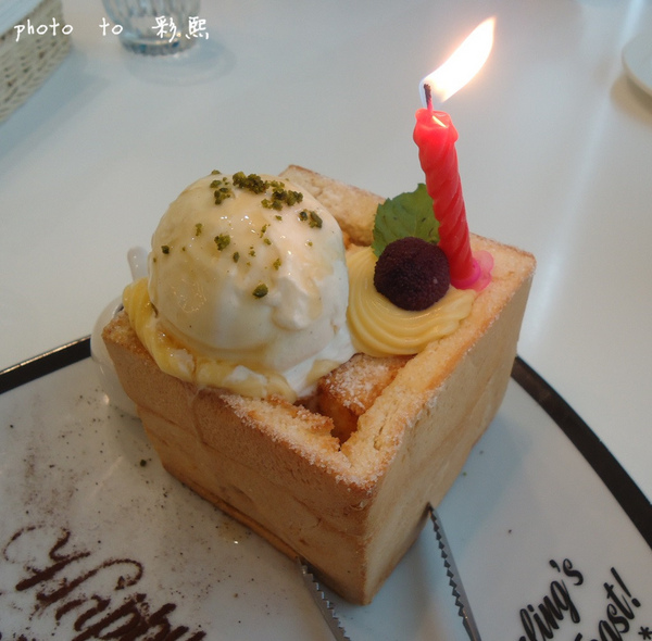 Dazzling Cafe Sky(4店)：【台中。西屯】 Dazzling Cafe Sky~新品：酥脆熔岩吐司、當日壽星免費招待經典蜜糖吐司