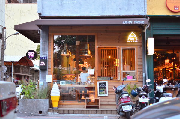 INO ICE(草悟道店)：『台中||西屯區』綠園道日式散步甜食&特色飲品-ino ice雞蛋糕