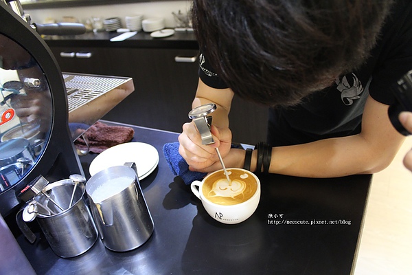 Artista Perfetto (AP) 信義區咖啡廳，冠軍拉花咖啡