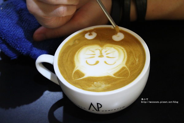 Artista Perfetto (AP) 信義區咖啡廳，冠軍拉花咖啡