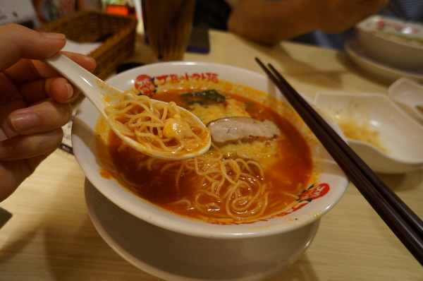 太陽蕃茄拉麵 (太陽のトマト麺)(站前店)：太陽蕃茄拉麵 ♥ 健康美味拉麵 ♥自家製麵