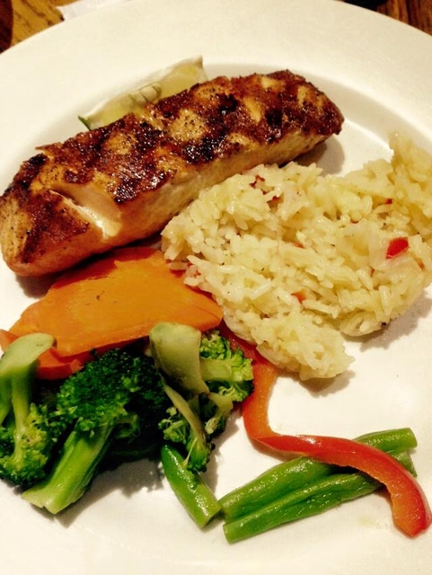 澳美客Outback Steakhouse(新竹竹北店)：[新竹 竹北] Out Back~美式餐點好熱鬧~~