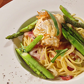 蔗燻培根蘆筍奶油義大利麵佐酥炸半熟水波蛋1