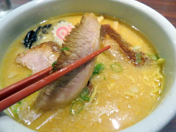 山頭火拉麵(京站店)：排隊有點火.吃完就消火的【山頭火拉麵/京站店】