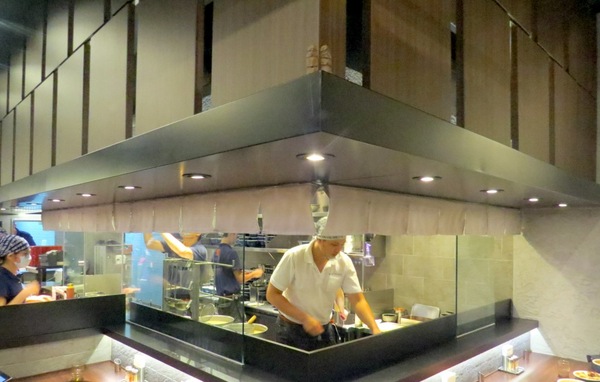 山頭火拉麵(京站店)：排隊有點火.吃完就消火的【山頭火拉麵/京站店】