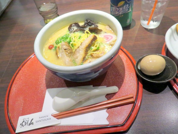 山頭火拉麵(京站店)：排隊有點火.吃完就消火的【山頭火拉麵/京站店】