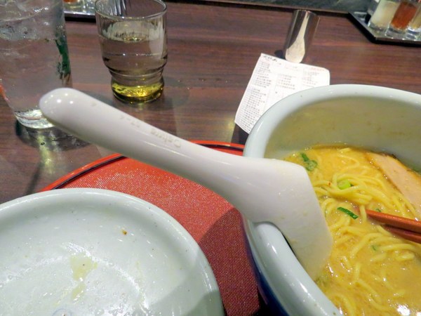 山頭火拉麵(京站店)：排隊有點火.吃完就消火的【山頭火拉麵/京站店】