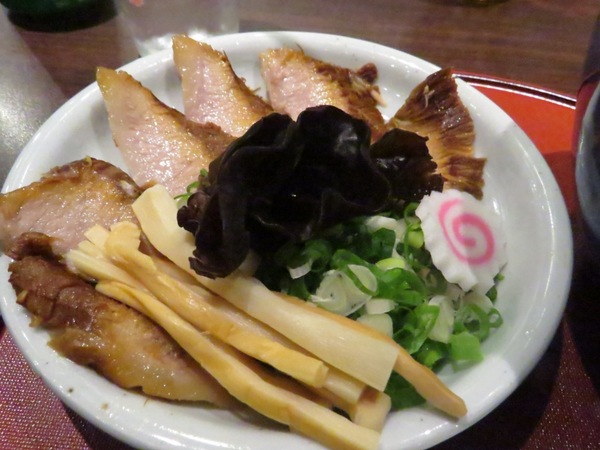 山頭火拉麵(京站店)：排隊有點火.吃完就消火的【山頭火拉麵/京站店】