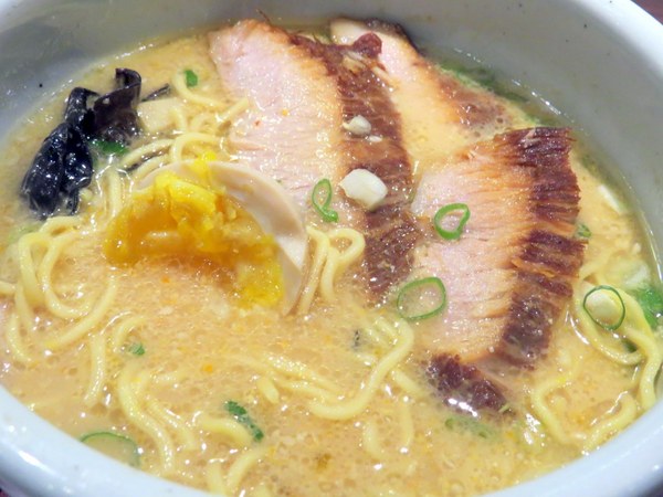 山頭火拉麵(京站店)：排隊有點火.吃完就消火的【山頭火拉麵/京站店】