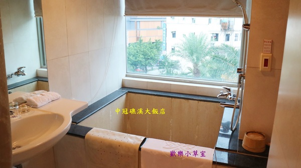 中冠礁溪大飯店：【宜蘭住宿】中冠礁溪大飯店超好玩滑水道，夏天也要泡溫泉