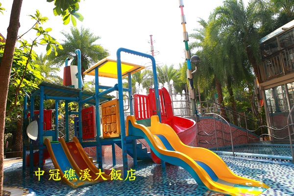 中冠礁溪大飯店：【宜蘭住宿】中冠礁溪大飯店超好玩滑水道，夏天也要泡溫泉