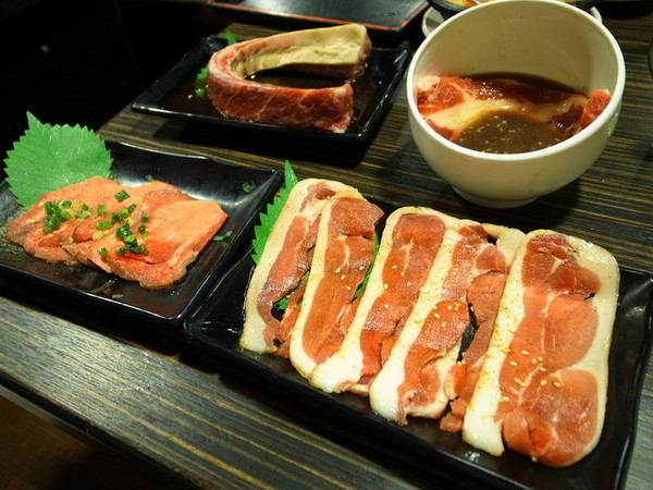 燒肉眾(新莊店):<新北|新莊|燒肉店>燒肉粽~燒肉眾傻傻分不清楚!明蝦紅蝦都很威!