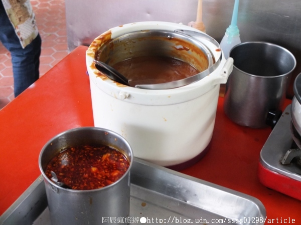 阿松臭豆腐:【美食特搜。台南新營區】阿松臭豆腐。創立於70年代的美味臭豆腐 甜辣醬汁挑逗人心