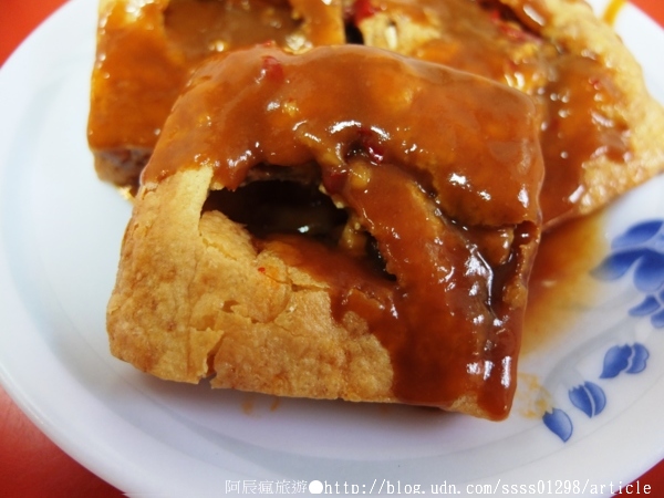 阿松臭豆腐:【美食特搜。台南新營區】阿松臭豆腐。創立於70年代的美味臭豆腐 甜辣醬汁挑逗人心